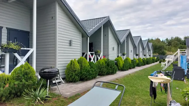BookNoFees: Una tranquilla casetta in legno con sauna e terrazza – Jarosławiec