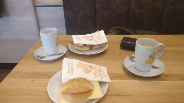 BookNoFees: Panetteria – Bäcker Regina – Wenden – Regina, la panettiera, foto 2