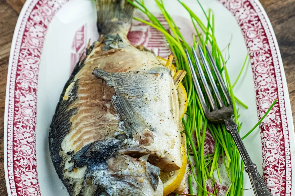 Foto di esempio: Pesce alla griglia con limone